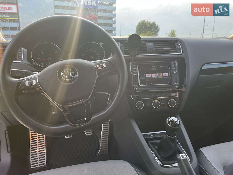 Седан Volkswagen Jetta 2016 в Києві