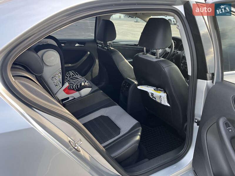 Седан Volkswagen Jetta 2016 в Києві