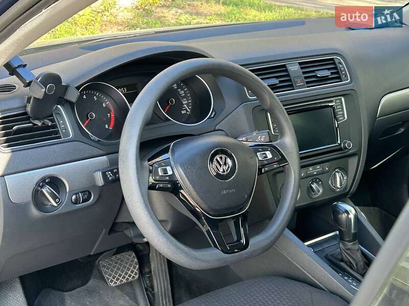 Седан Volkswagen Jetta 2016 в Івано-Франківську