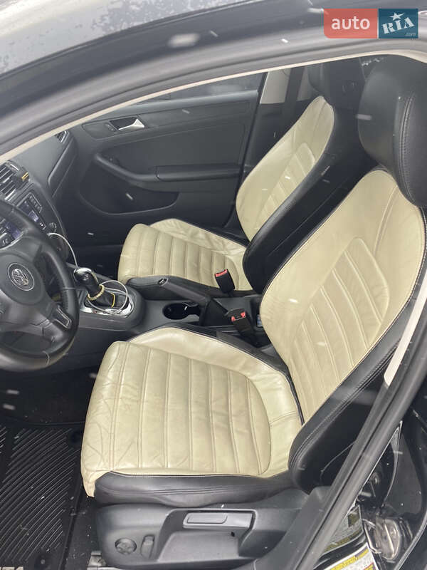 Седан Volkswagen Jetta 2012 в Києві