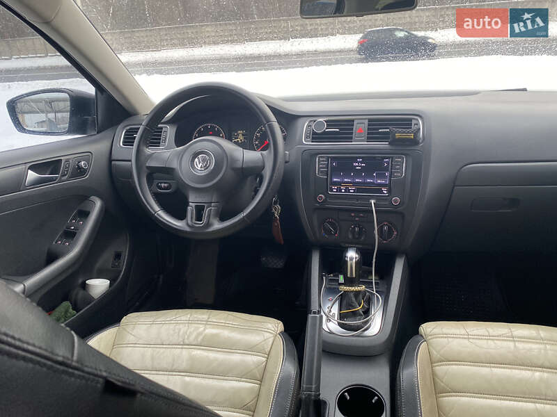 Седан Volkswagen Jetta 2012 в Києві