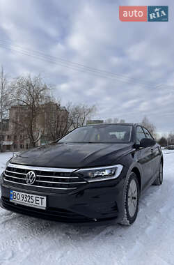 Седан Volkswagen Jetta 2020 в Львове