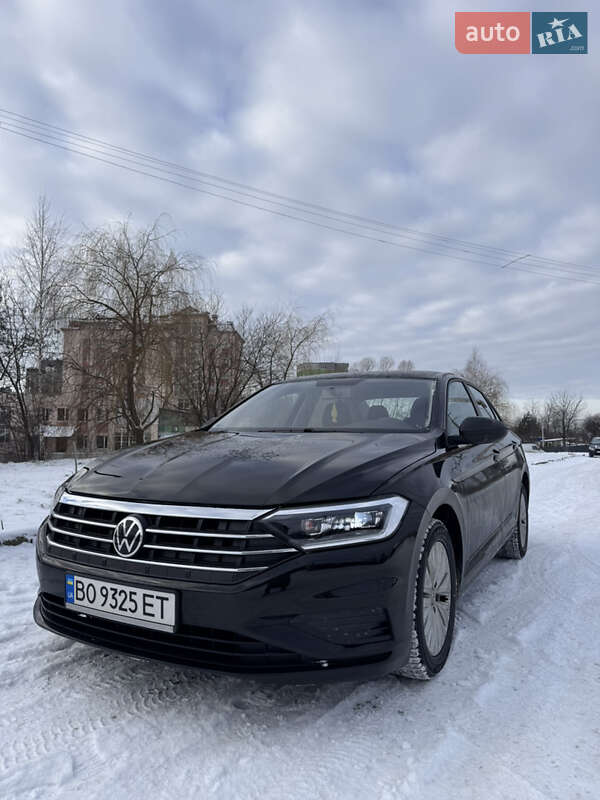 Седан Volkswagen Jetta 2020 в Львові