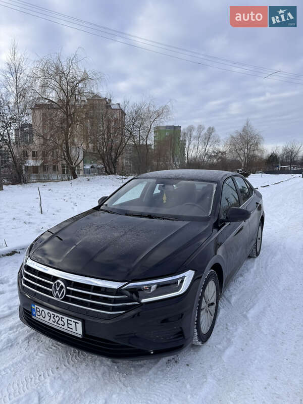 Седан Volkswagen Jetta 2020 в Львові