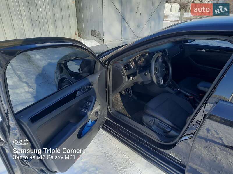 Седан Volkswagen Jetta 2013 в Дніпрі