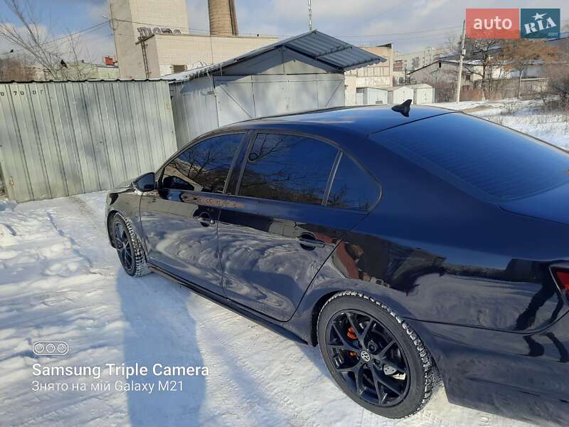 Седан Volkswagen Jetta 2013 в Дніпрі