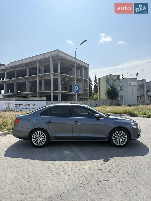 Седан Volkswagen Jetta 2014 в Львові