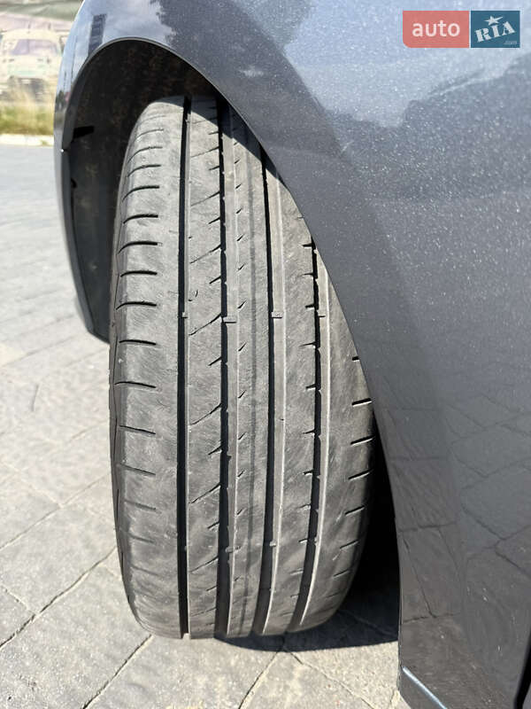 Седан Volkswagen Jetta 2014 в Львові