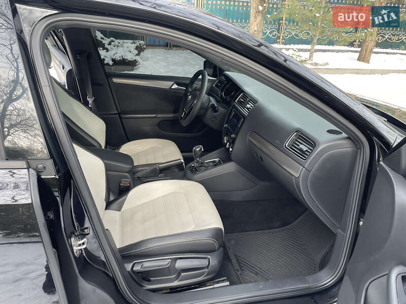 Седан Volkswagen Jetta 2017 в Запоріжжі