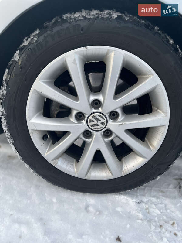 Седан Volkswagen Jetta 2011 в Обухове