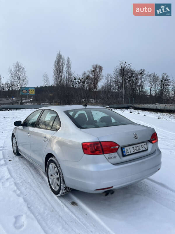 Седан Volkswagen Jetta 2011 в Обухове