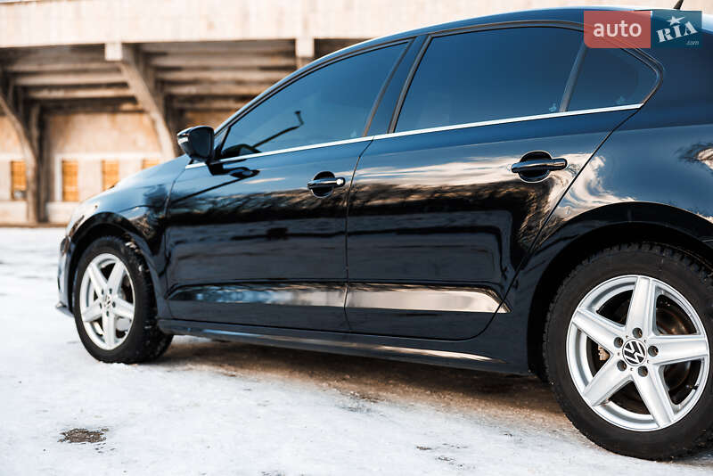 Седан Volkswagen Jetta 2016 в Ивано-Франковске