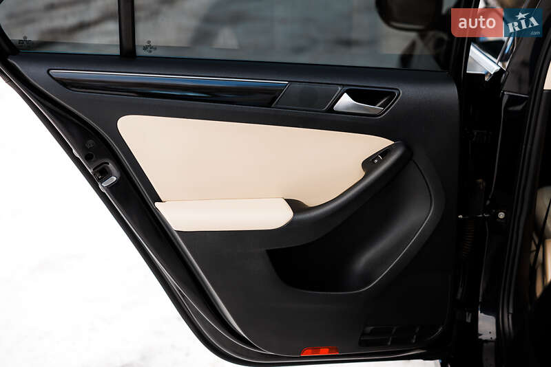 Седан Volkswagen Jetta 2016 в Ивано-Франковске