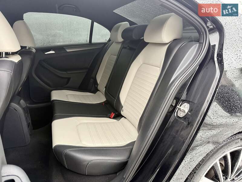 Седан Volkswagen Jetta 2016 в Харкові