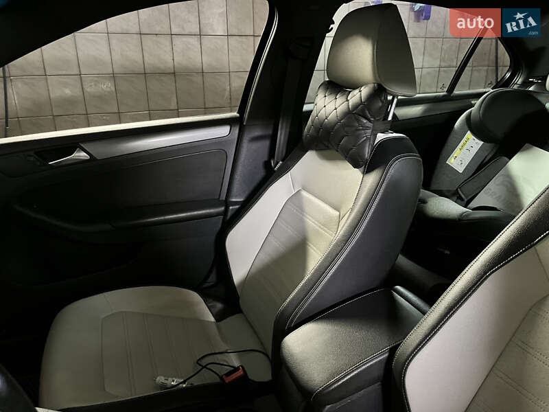 Седан Volkswagen Jetta 2016 в Борисполі