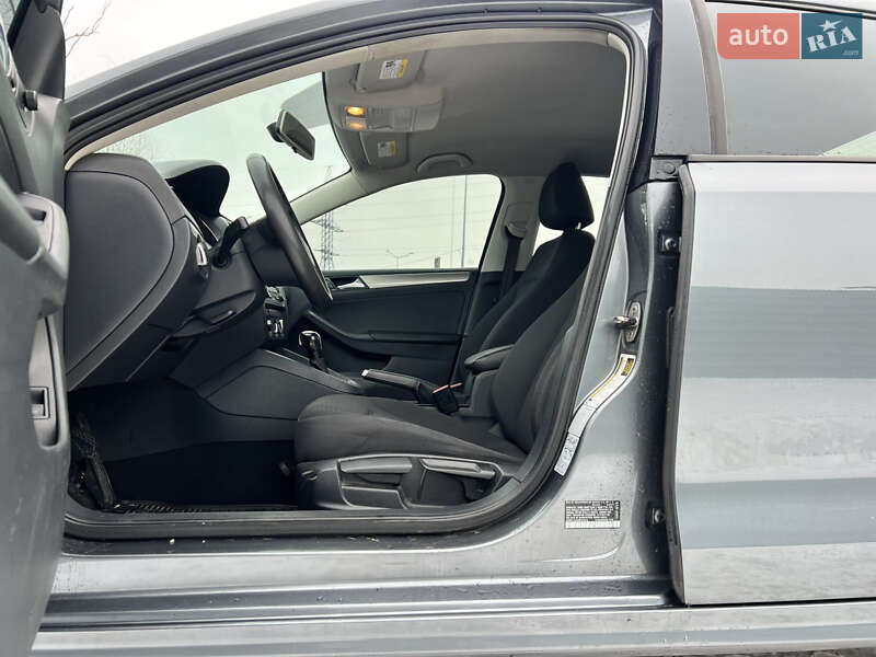 Седан Volkswagen Jetta 2015 в Києві фото 29 Седан Volkswagen Jetta 2015 в Києві
