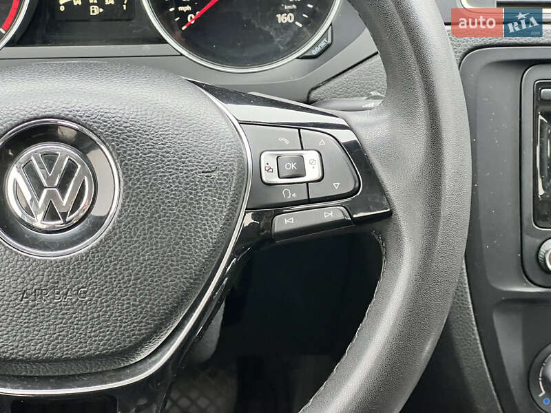 Седан Volkswagen Jetta 2015 в Києві фото 39 Седан Volkswagen Jetta 2015 в Києві