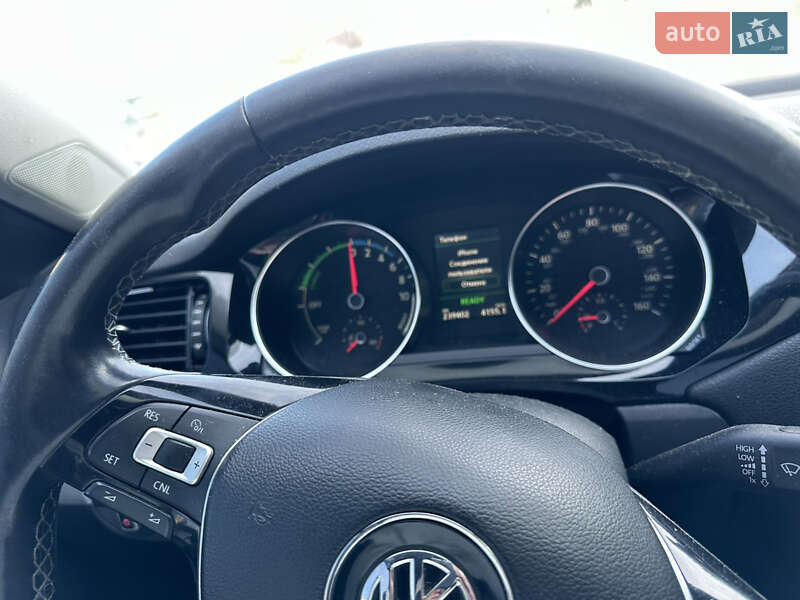 Седан Volkswagen Jetta 2015 в Петропавловской Борщаговке