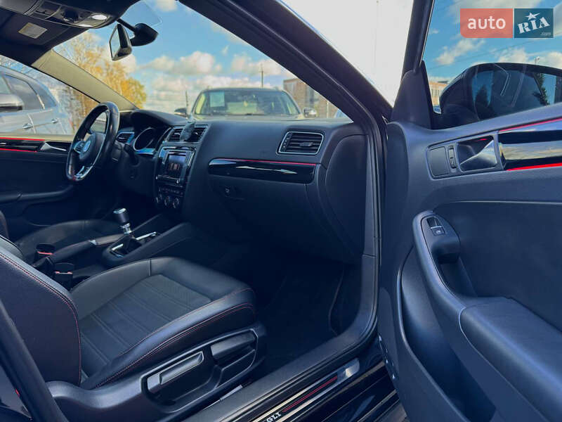 Седан Volkswagen Jetta 2015 в Ивано-Франковске