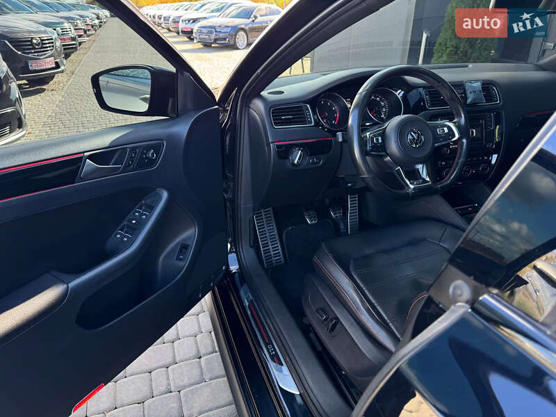 Седан Volkswagen Jetta 2015 в Ивано-Франковске