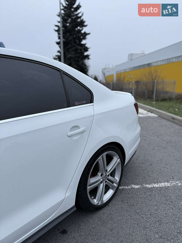 Седан Volkswagen Jetta 2016 в Запорожье