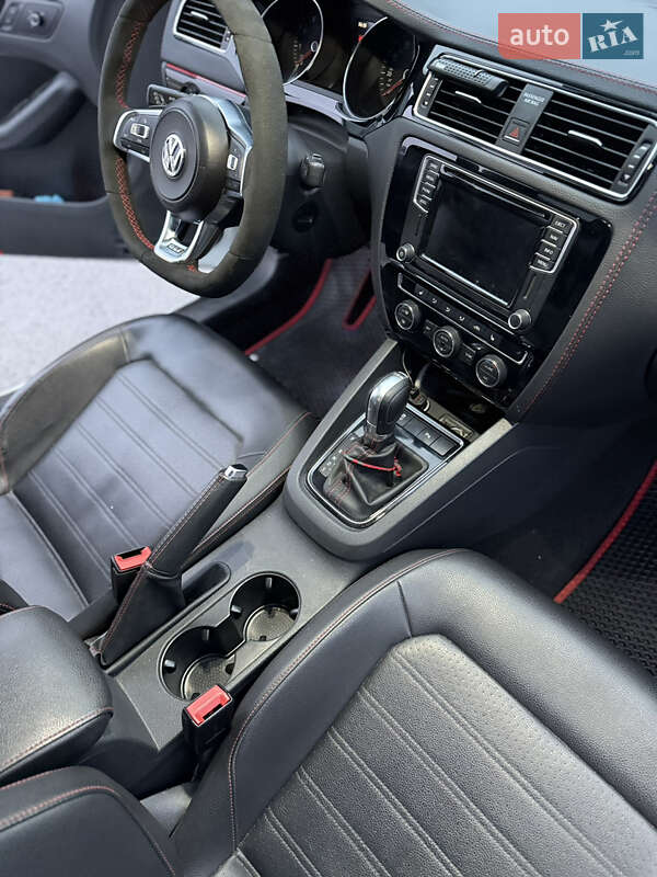 Седан Volkswagen Jetta 2016 в Запорожье