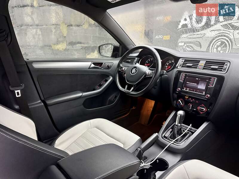 Седан Volkswagen Jetta 2016 в Харкові