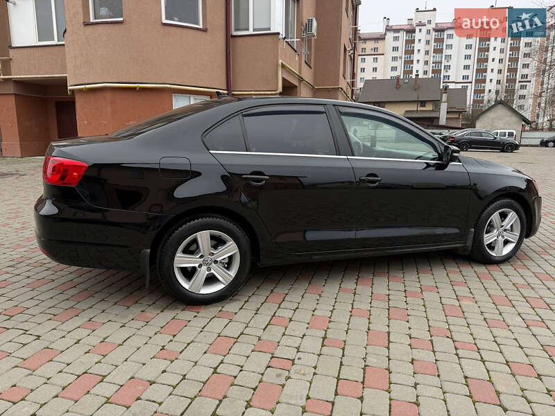 Седан Volkswagen Jetta 2011 в Ивано-Франковске