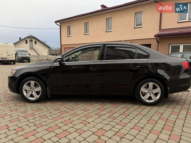 Седан Volkswagen Jetta 2011 в Ивано-Франковске