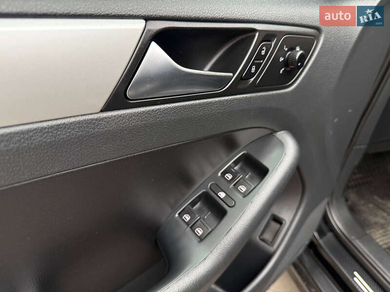 Седан Volkswagen Jetta 2011 в Ивано-Франковске