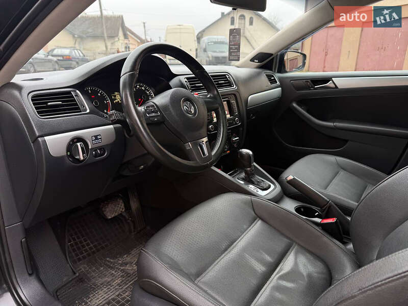 Седан Volkswagen Jetta 2011 в Ивано-Франковске