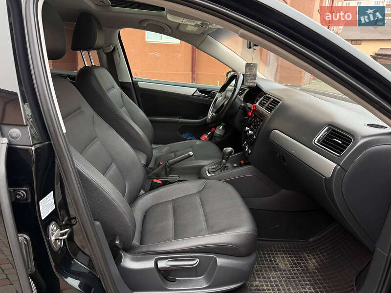 Седан Volkswagen Jetta 2011 в Ивано-Франковске