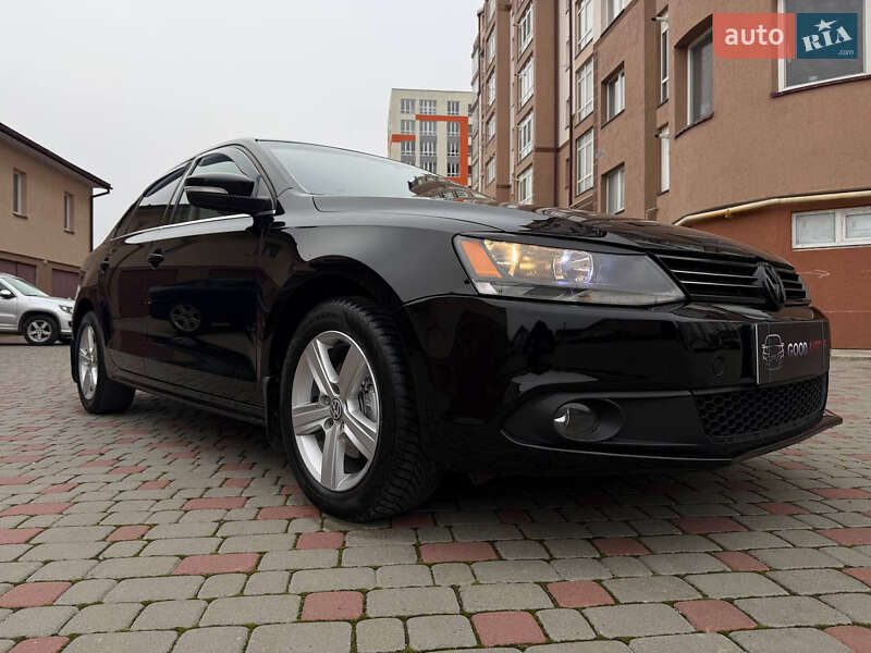 Седан Volkswagen Jetta 2011 в Ивано-Франковске