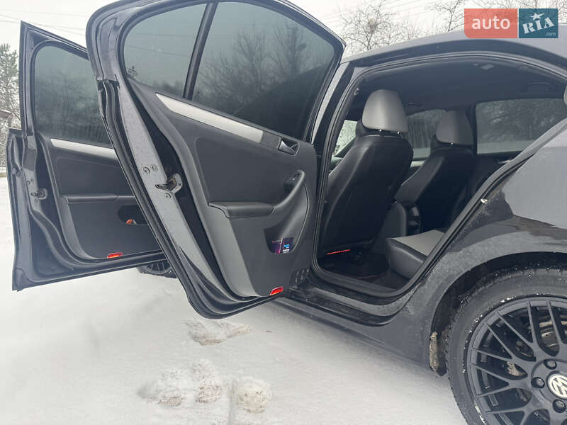 Седан Volkswagen Jetta 2015 в Великій Багачці