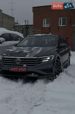 Седан Volkswagen Jetta 2019 в Львове