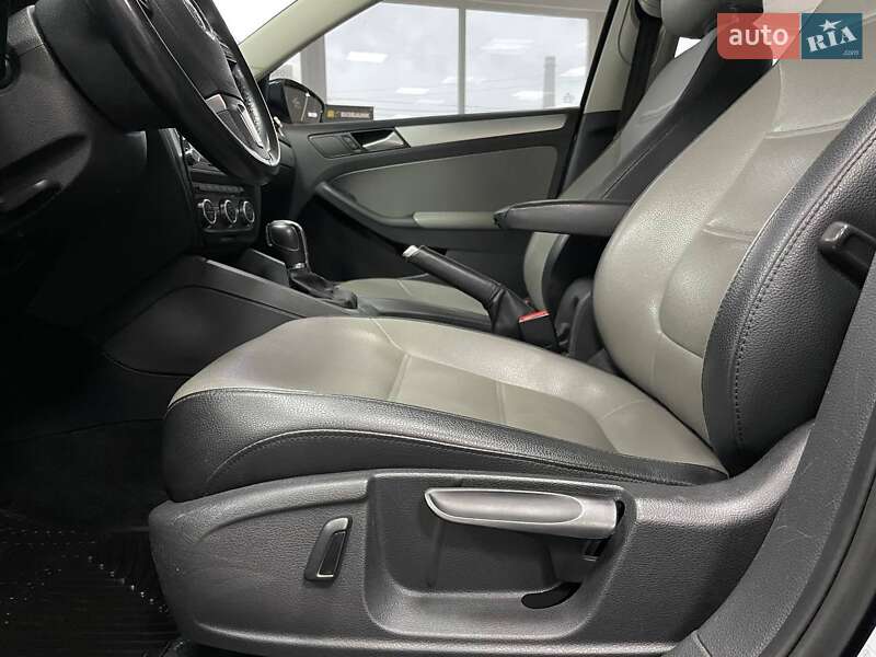 Седан Volkswagen Jetta 2013 в Киеве фото 24 Седан Volkswagen Jetta 2013 в Киеве