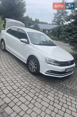 Седан Volkswagen Jetta 2016 в Івано-Франківську
