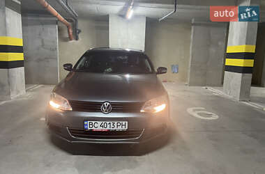 Седан Volkswagen Jetta 2012 в Львові