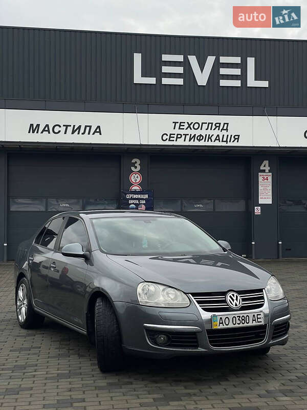 Седан Volkswagen Jetta 2006 в Тячеве