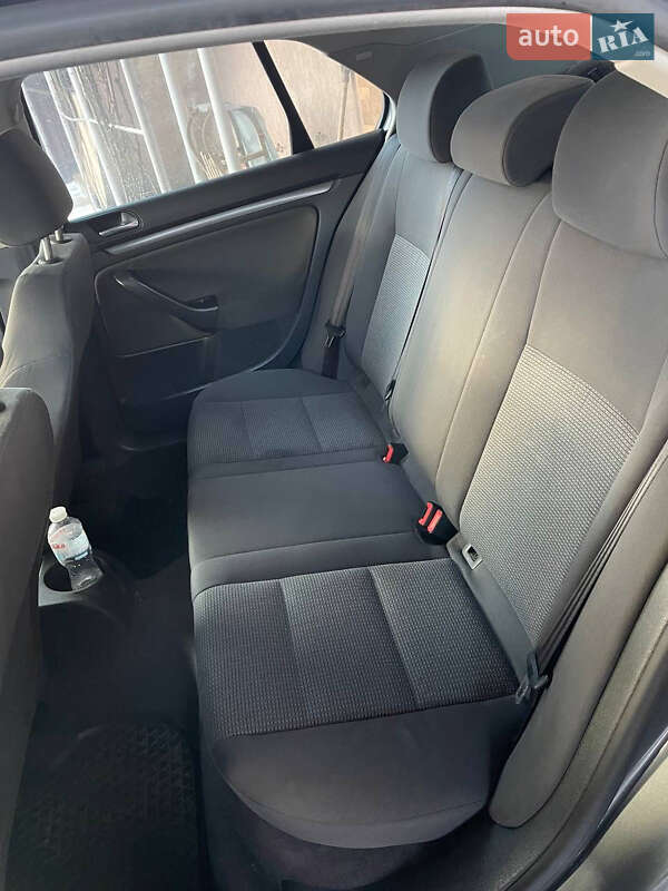 Седан Volkswagen Jetta 2006 в Тячеве