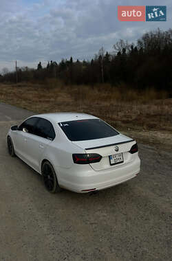 Седан Volkswagen Jetta 2013 в Львові