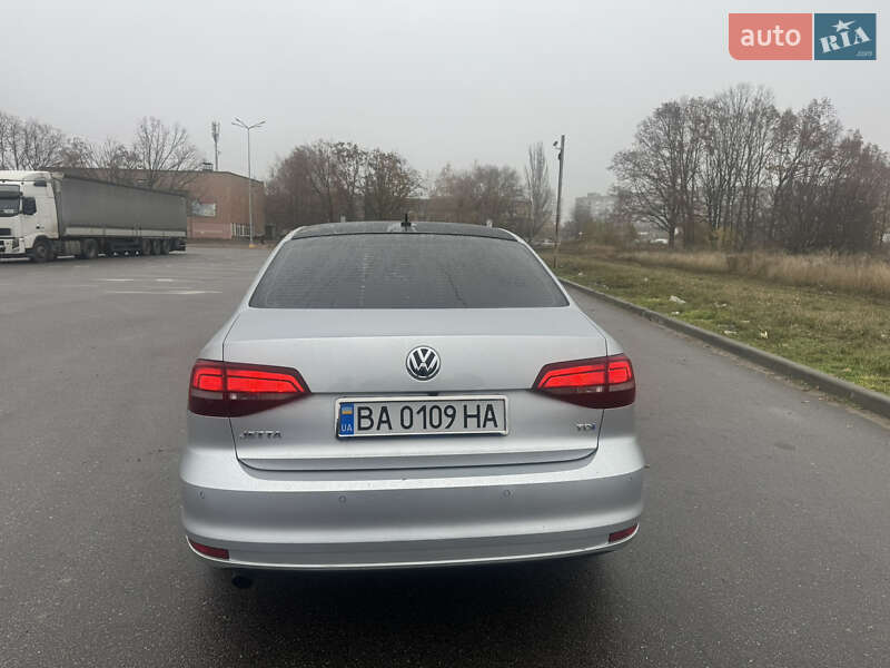 Седан Volkswagen Jetta 2016 в Кропивницком