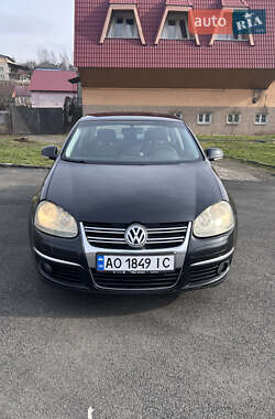 Седан Volkswagen Jetta 2006 в Ужгороде
