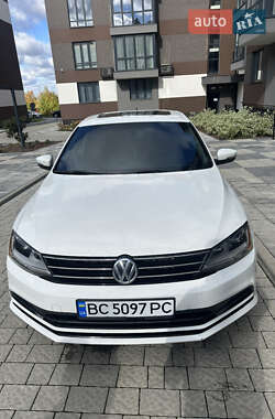 Седан Volkswagen Jetta 2016 в Львові