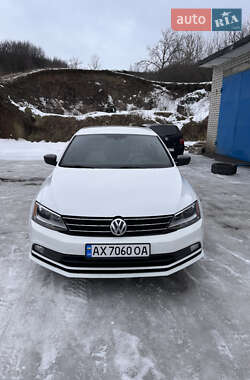 Седан Volkswagen Jetta 2015 в Чугуєві