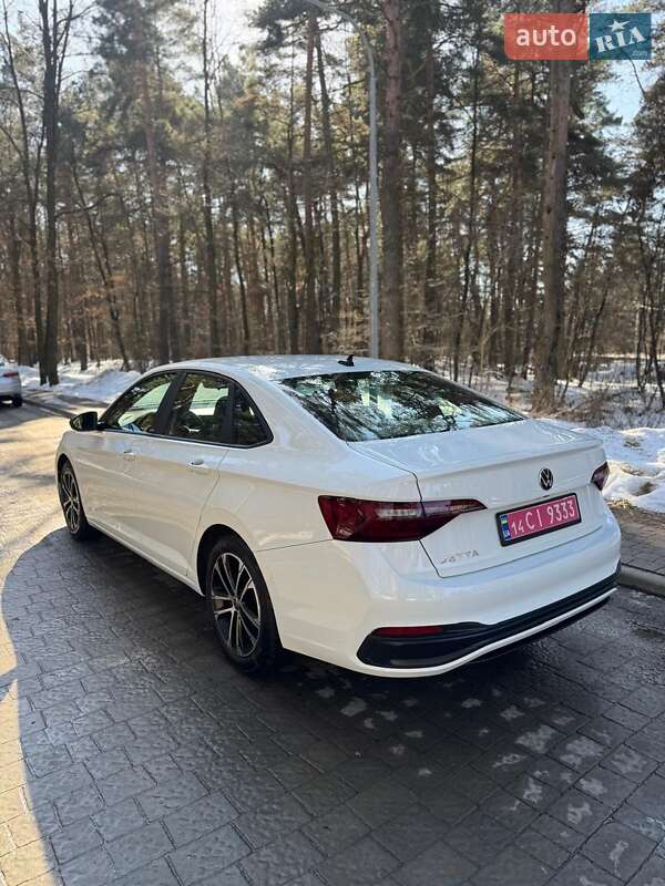 Седан Volkswagen Jetta 2023 в Львове