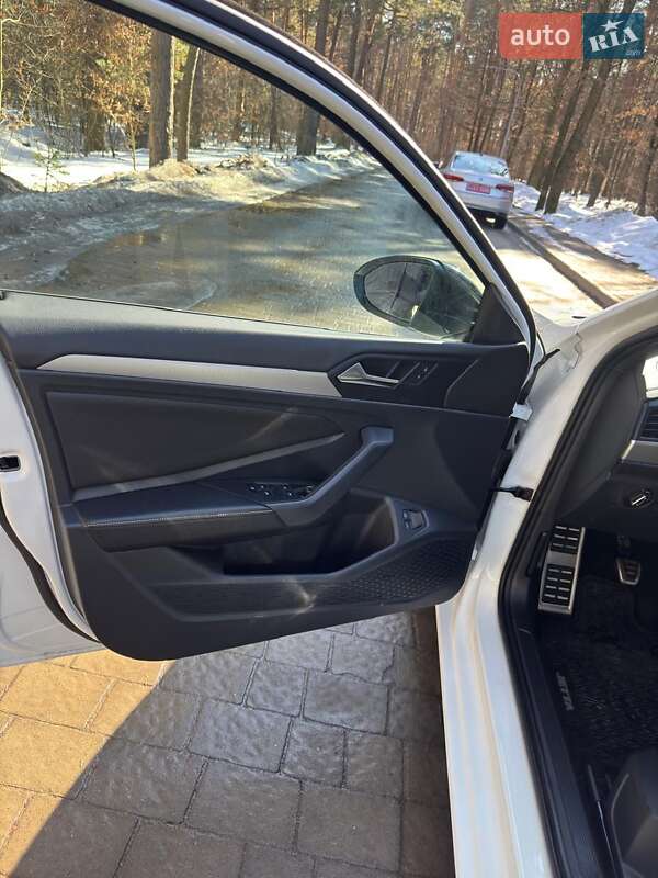 Седан Volkswagen Jetta 2023 в Львове