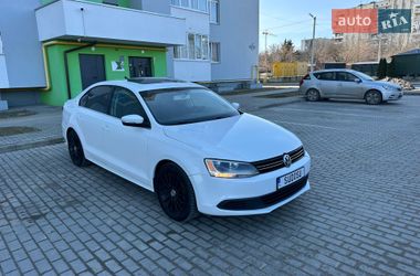 Седан Volkswagen Jetta 2012 в Львові