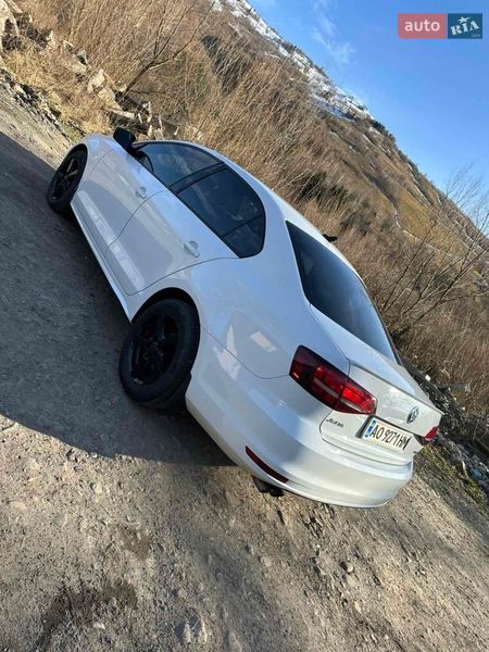 Седан Volkswagen Jetta 2015 в Рахове