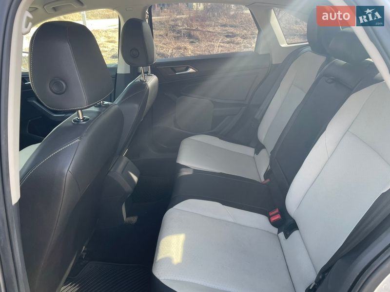 Седан Volkswagen Jetta 2019 в Львове